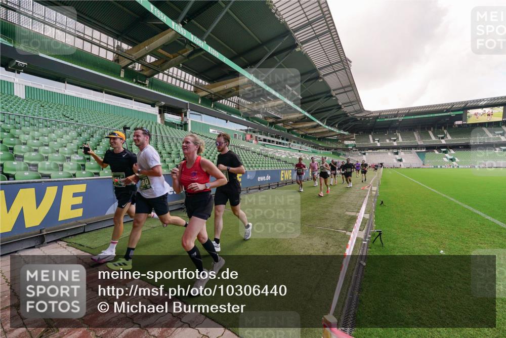 13.09.2026 - 21. swb-Marathon Bremen Michael Burmester http://msf.ph/oto/10306440 13.09.2026 12:58:57 Laufen im Stadion 141, 148, 191, 226, 232, 334, 511, 672, 745, 789, 790, 909, 972, 1080, 1119, 1166, 1191, 1199, 1281, 1516, 1535, 1642, 1647, 1752, 1881, 1931, 1933, 2046, 2210, 2289, 2343, 2367, 2371, 2397, 2423, 2425, 2570, 2577, 2771, 2806, 2807, 2827, 2885, 2899, 2903, 2953, 2961, 2979, 3015, 3021, 3098, 3120, 3124, 3138, 3148, 3182, 3186, 3190, 3233, 3319, 3338, 3435, 3516, 3531, 3534, 3560, 3652, 3655, 3685, 3695, 3933, 3934, 205 meine-sportfotos.de
