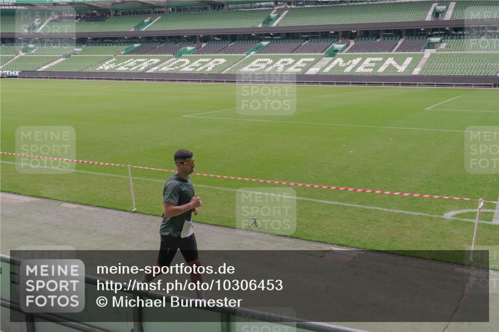 13.09.2026 - 21. swb-Marathon Bremen Michael Burmester http://msf.ph/oto/10306453 13.09.2026 12:25:59 Laufen im Stadion 206, 322, 447, 814, 841, 875, 968, 1187, 1313, 1544, 1840, 2044, 2143, 129, 236, 642 meine-sportfotos.de