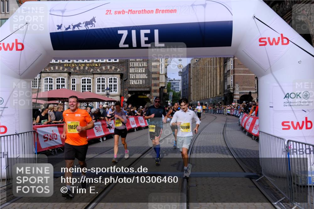 13.09.2026 - 21. swb-Marathon Bremen Tim E. http://msf.ph/oto/10306460 13.09.2026 10:50:10 Ziel 10452, 10508, 10593, 10709, 10966, 11005, 11007, 11035, 11183, 11415, 12380, 12510 meine-sportfotos.de
