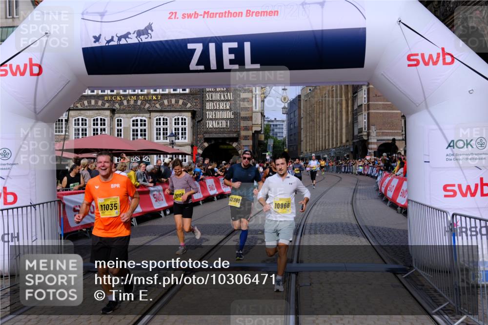 13.09.2026 - 21. swb-Marathon Bremen Tim E. http://msf.ph/oto/10306471 13.09.2026 10:50:11 Ziel 10452, 10508, 10593, 10709, 10966, 11005, 11007, 11035, 11183, 11415, 12380, 12510 meine-sportfotos.de