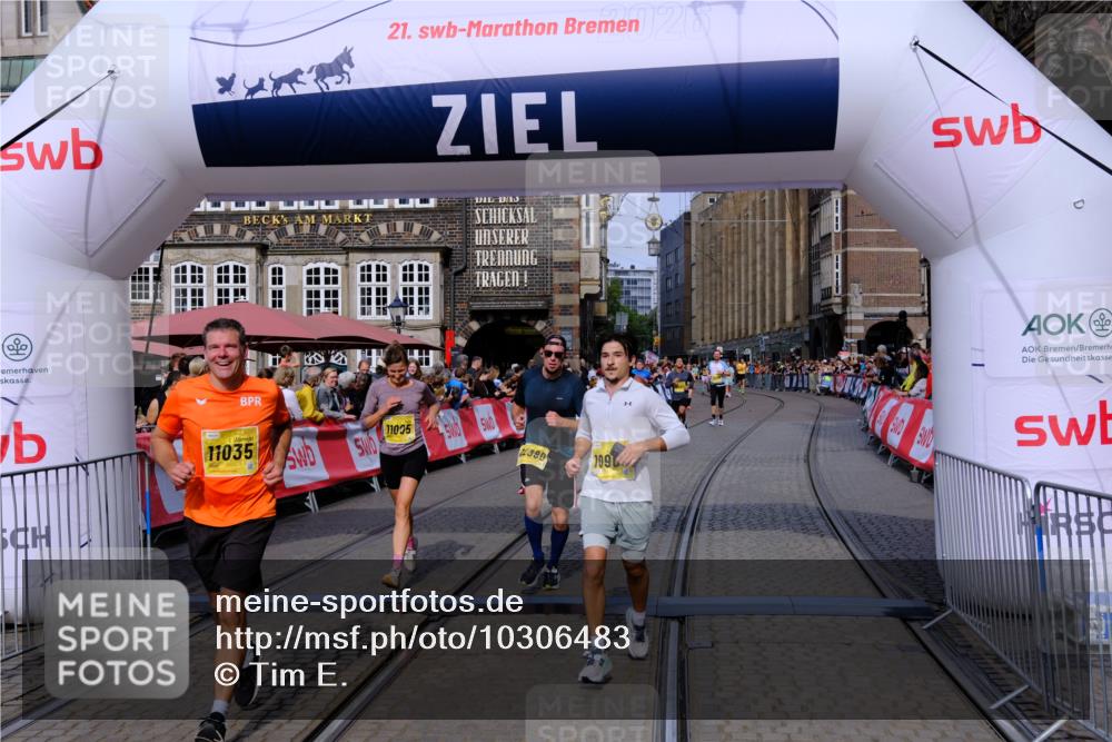 13.09.2026 - 21. swb-Marathon Bremen Tim E. http://msf.ph/oto/10306483 13.09.2026 10:50:11 Ziel 10452, 10508, 10593, 10709, 10966, 11005, 11007, 11035, 11183, 11415, 12380, 12510 meine-sportfotos.de