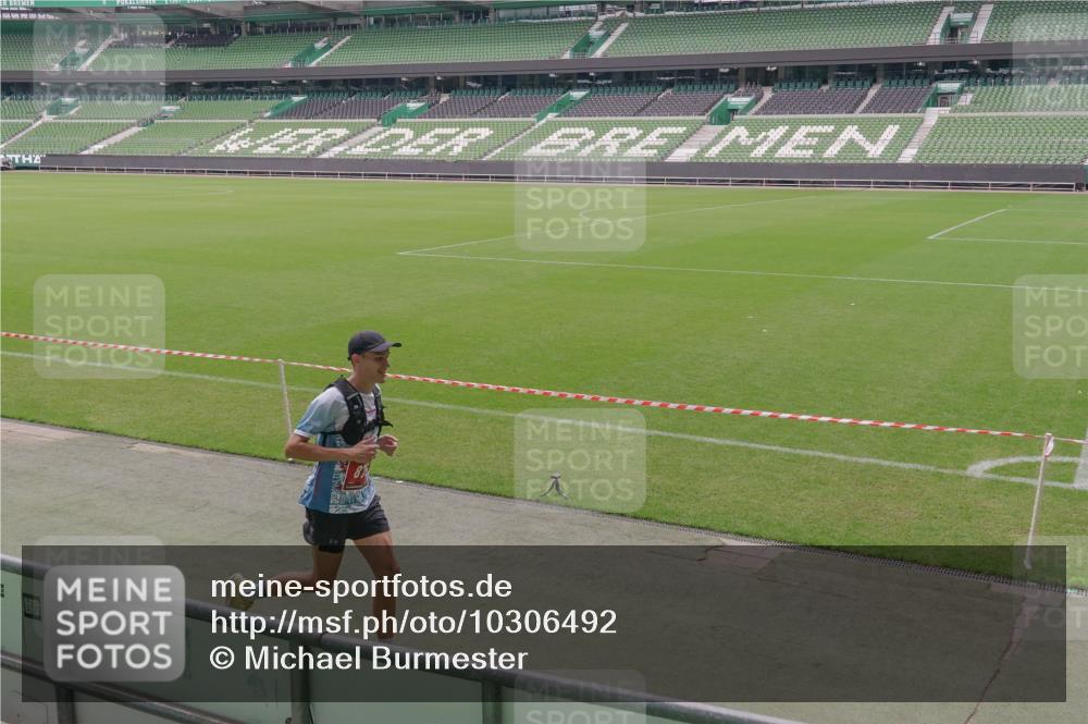 13.09.2026 - 21. swb-Marathon Bremen Michael Burmester http://msf.ph/oto/10306492 13.09.2026 12:26:40 Laufen im Stadion 103, 206, 238, 322, 447, 841, 875, 968, 1187, 1840, 2032, 2044, 2143, 129, 236, 289, 798, 1483, 1490, 1567 meine-sportfotos.de