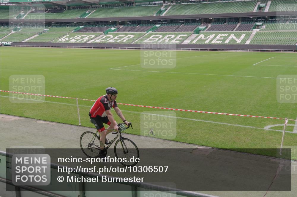 13.09.2026 - 21. swb-Marathon Bremen Michael Burmester http://msf.ph/oto/10306507 13.09.2026 12:26:48 Laufen im Stadion 103, 206, 238, 322, 447, 841, 875, 968, 1187, 1352, 1840, 2032, 2044, 2143, 129, 149, 236, 289, 798, 1483, 1490, 1567 meine-sportfotos.de