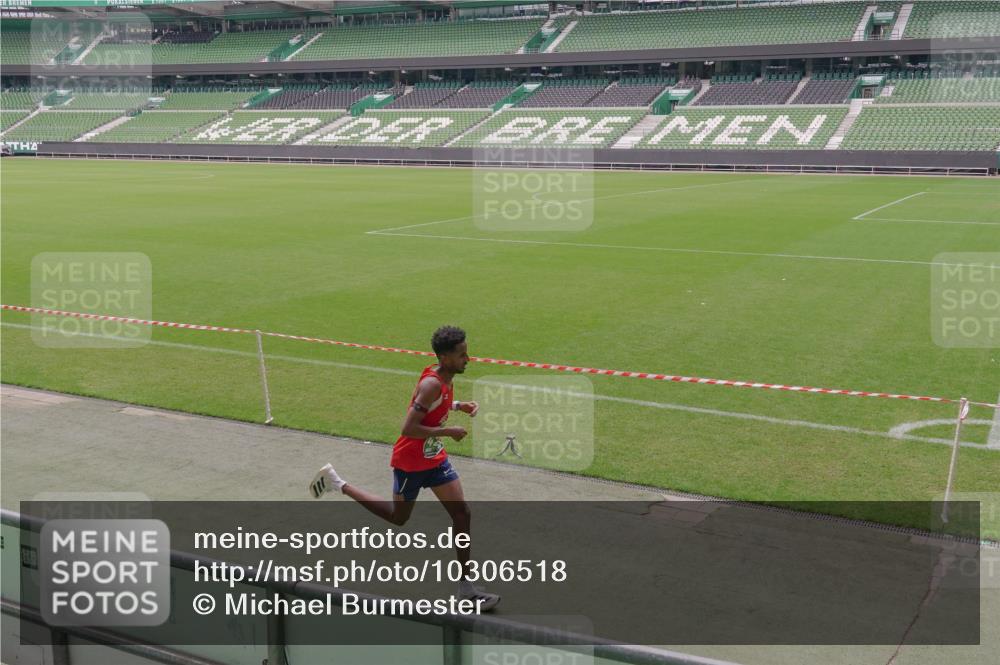 13.09.2026 - 21. swb-Marathon Bremen Michael Burmester http://msf.ph/oto/10306518 13.09.2026 12:26:51 Laufen im Stadion 103, 206, 238, 322, 420, 447, 841, 875, 968, 1187, 1352, 1840, 2032, 2044, 2143, 129, 149, 236, 289, 798, 1483, 1490, 1567 meine-sportfotos.de