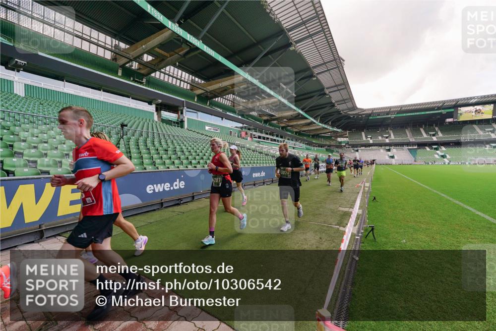 13.09.2026 - 21. swb-Marathon Bremen Michael Burmester http://msf.ph/oto/10306542 13.09.2026 12:59:15 Laufen im Stadion 141, 148, 191, 226, 232, 260, 342, 511, 672, 745, 789, 790, 972, 1080, 1119, 1166, 1191, 1199, 1209, 1281, 1493, 1494, 1516, 1642, 1647, 1931, 1933, 2046, 2088, 2210, 2289, 2343, 2367, 2397, 2425, 2481, 2517, 2570, 2577, 2771, 2806, 2807, 2827, 2885, 2899, 2914, 2953, 2961, 2979, 3015, 3021, 3098, 3120, 3124, 3138, 3148, 3186, 3190, 3233, 3273, 3319, 3338, 3435, 3516, 3531, 3534, 3560, 3652, 3655, 3695, 3861, 3930, 3933, 3934, 205 meine-sportfotos.de