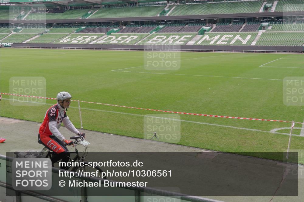 13.09.2026 - 21. swb-Marathon Bremen Michael Burmester http://msf.ph/oto/10306561 13.09.2026 12:27:01 Laufen im Stadion 103, 206, 238, 322, 420, 447, 841, 875, 968, 1187, 1352, 1840, 2032, 2044, 2143, 129, 149, 236, 289, 798, 1483, 1490, 1567 meine-sportfotos.de