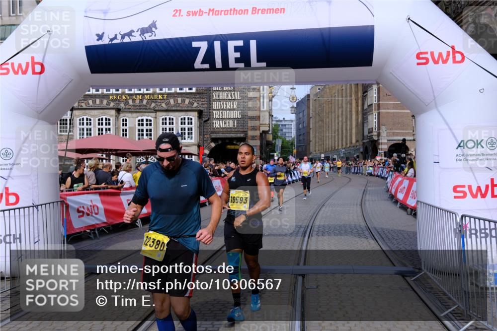 13.09.2026 - 21. swb-Marathon Bremen Tim E. http://msf.ph/oto/10306567 13.09.2026 10:50:13 Ziel 10452, 10508, 10593, 10966, 11005, 11007, 11035, 11183, 11415, 12380, 12510 meine-sportfotos.de
