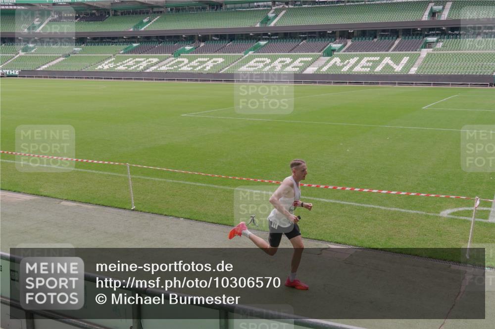 13.09.2026 - 21. swb-Marathon Bremen Michael Burmester http://msf.ph/oto/10306570 13.09.2026 12:27:02 Laufen im Stadion 103, 206, 238, 322, 420, 447, 841, 875, 968, 1187, 1352, 1840, 2032, 2044, 2143, 4264, 129, 149, 236, 289, 798, 1483, 1490, 1567 meine-sportfotos.de