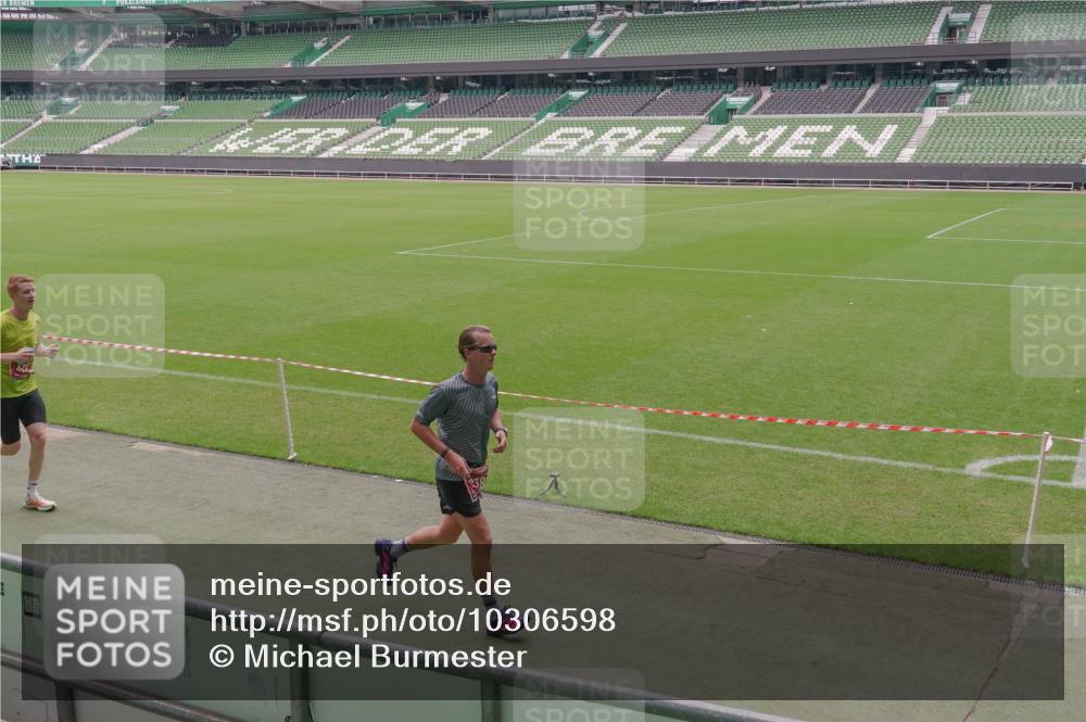 13.09.2026 - 21. swb-Marathon Bremen Michael Burmester http://msf.ph/oto/10306598 13.09.2026 12:27:33 Laufen im Stadion 103, 206, 238, 322, 358, 420, 553, 574, 841, 875, 1161, 1253, 1256, 1352, 1525, 1724, 1783, 1917, 2032, 3662, 4264, 129, 149, 289, 798, 1483, 1490, 1544, 1567 meine-sportfotos.de