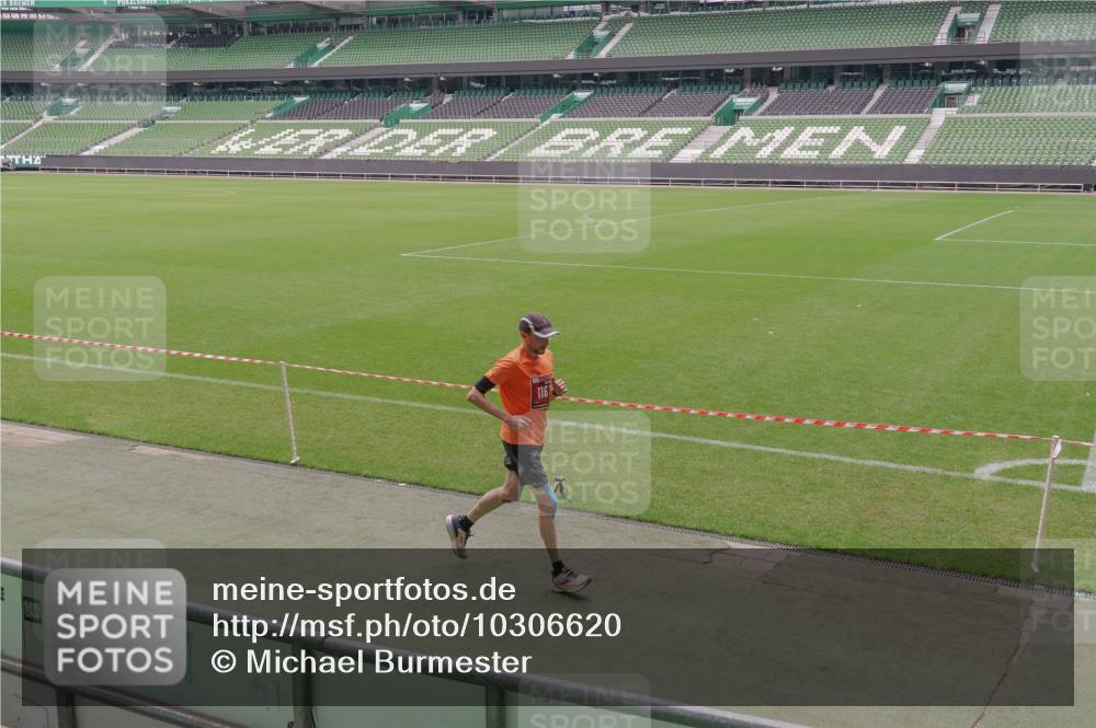 13.09.2026 - 21. swb-Marathon Bremen Michael Burmester http://msf.ph/oto/10306620 13.09.2026 12:27:40 Laufen im Stadion 103, 206, 238, 322, 358, 420, 553, 574, 841, 875, 1161, 1253, 1256, 1352, 1391, 1525, 1724, 1783, 1917, 2032, 3662, 4264, 149, 289, 798, 1313, 1483, 1490, 1544, 1567 meine-sportfotos.de