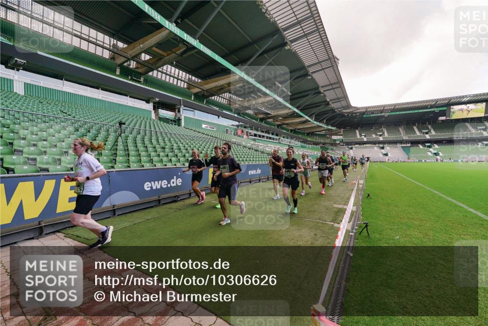 13.09.2026 - 21. swb-Marathon Bremen Michael Burmester http://msf.ph/oto/10306626 13.09.2026 12:59:31 Laufen im Stadion 135, 141, 148, 191, 226, 232, 260, 342, 511, 651, 672, 745, 972, 1080, 1119, 1166, 1209, 1281, 1368, 1493, 1494, 1516, 1642, 1647, 1861, 1931, 1933, 1935, 1963, 2088, 2210, 2289, 2293, 2306, 2343, 2367, 2425, 2481, 2517, 2570, 2577, 2686, 2771, 2806, 2807, 2827, 2885, 2899, 2914, 2953, 2961, 2979, 3015, 3021, 3076, 3098, 3105, 3120, 3124, 3148, 3190, 3233, 3273, 3338, 3354, 3435, 3480, 3516, 3531, 3534, 3560, 3652, 3729, 3855, 3861, 3930, 3933, 3934, 205 meine-sportfotos.de