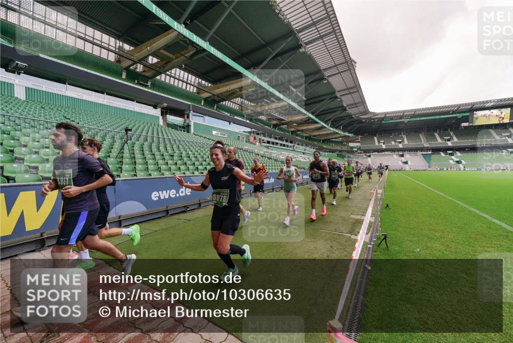 13.09.2026 - 21. swb-Marathon Bremen Michael Burmester http://msf.ph/oto/10306635 13.09.2026 12:59:32 Laufen im Stadion 135, 141, 148, 191, 226, 232, 260, 342, 511, 651, 672, 745, 972, 1080, 1119, 1166, 1209, 1281, 1368, 1493, 1494, 1516, 1642, 1647, 1861, 1931, 1933, 1935, 1963, 2088, 2210, 2289, 2293, 2306, 2343, 2367, 2425, 2481, 2517, 2570, 2577, 2686, 2771, 2806, 2807, 2827, 2885, 2899, 2914, 2953, 2961, 2979, 3015, 3021, 3076, 3098, 3105, 3120, 3124, 3148, 3190, 3233, 3273, 3338, 3354, 3435, 3480, 3516, 3531, 3534, 3560, 3652, 3729, 3855, 3861, 3930, 3933, 3934, 205 meine-sportfotos.de