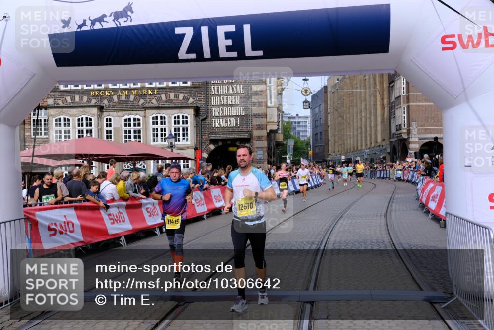 13.09.2026 - 21. swb-Marathon Bremen Tim E. http://msf.ph/oto/10306642 13.09.2026 10:50:17 Ziel 10452, 10508, 10593, 10876, 10966, 11005, 11035, 11183, 11415, 12240, 12380, 12510 meine-sportfotos.de