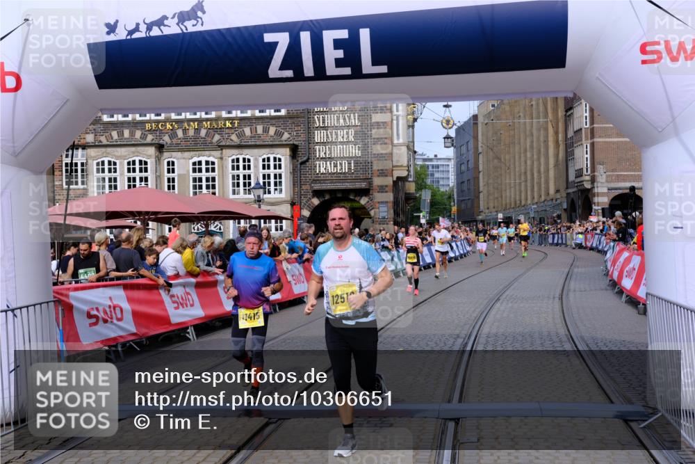 13.09.2026 - 21. swb-Marathon Bremen Tim E. http://msf.ph/oto/10306651 13.09.2026 10:50:18 Ziel 10452, 10508, 10593, 10876, 10966, 11005, 11035, 11183, 11415, 12240, 12380, 12510 meine-sportfotos.de