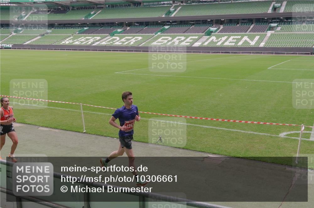 13.09.2026 - 21. swb-Marathon Bremen Michael Burmester http://msf.ph/oto/10306661 13.09.2026 12:27:57 Laufen im Stadion 103, 238, 322, 358, 420, 553, 574, 649, 841, 1161, 1253, 1256, 1352, 1391, 1428, 1525, 1724, 1783, 1917, 2032, 3662, 4264, 149, 289, 798, 814, 1313, 1483, 1490, 1544, 1567 meine-sportfotos.de