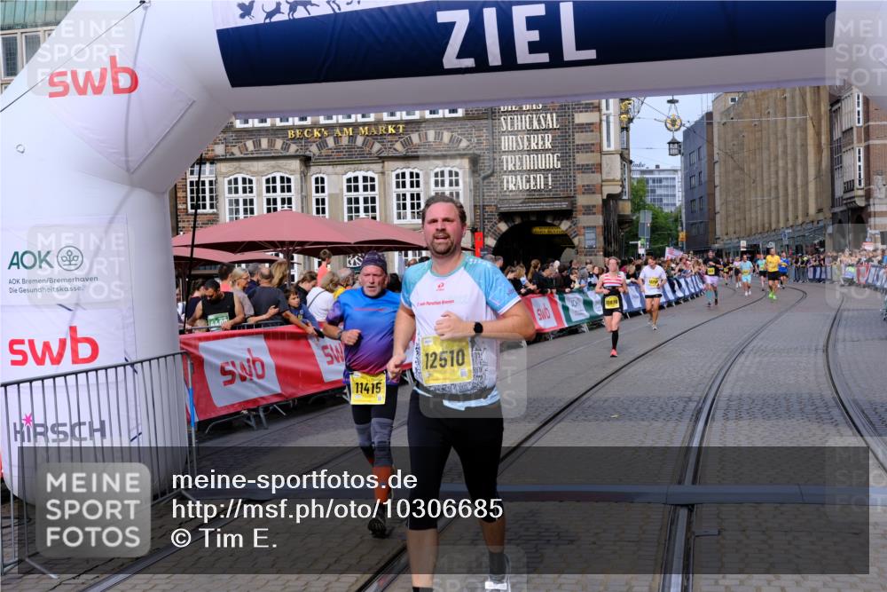 13.09.2026 - 21. swb-Marathon Bremen Tim E. http://msf.ph/oto/10306685 13.09.2026 10:50:18 Ziel 10452, 10508, 10593, 10876, 10966, 11005, 11035, 11183, 11415, 12240, 12380, 12510 meine-sportfotos.de