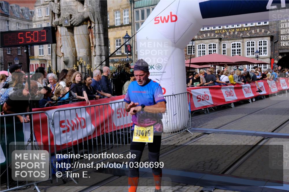 13.09.2026 - 21. swb-Marathon Bremen Tim E. http://msf.ph/oto/10306699 13.09.2026 10:50:20 Ziel 10452, 10508, 10593, 10876, 10966, 11005, 11035, 11128, 11415, 12240, 12380, 12510 meine-sportfotos.de