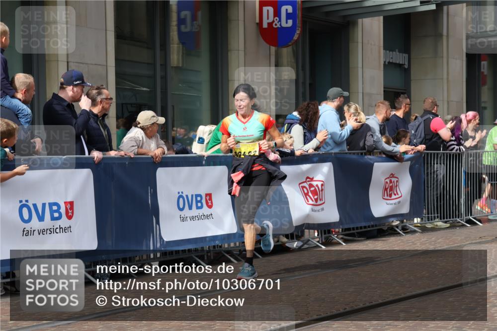 13.09.2026 - 21. swb-Marathon Bremen Strokosch-Dieckow http://msf.ph/oto/10306701 13.09.2026 10:53:41 Ziel 10255, 10579, 10684, 10685, 10708, 10822, 10947, 11010, 11206, 11290, 11329, 11489, 11596, 11765, 11998, 12075, 12244, 12356, 12405, 12435, 12492, 12515, 13531, 10141, 10174, 10222, 10227, 10478, 10479, 10626, 10757, 10780, 10821, 10838, 10845, 10886, 10905, 11168, 11242, 11379, 11446, 11502, 11590, 11800, 11950, 12056, 12119, 12308, 12331, 12341, 13597 meine-sportfotos.de