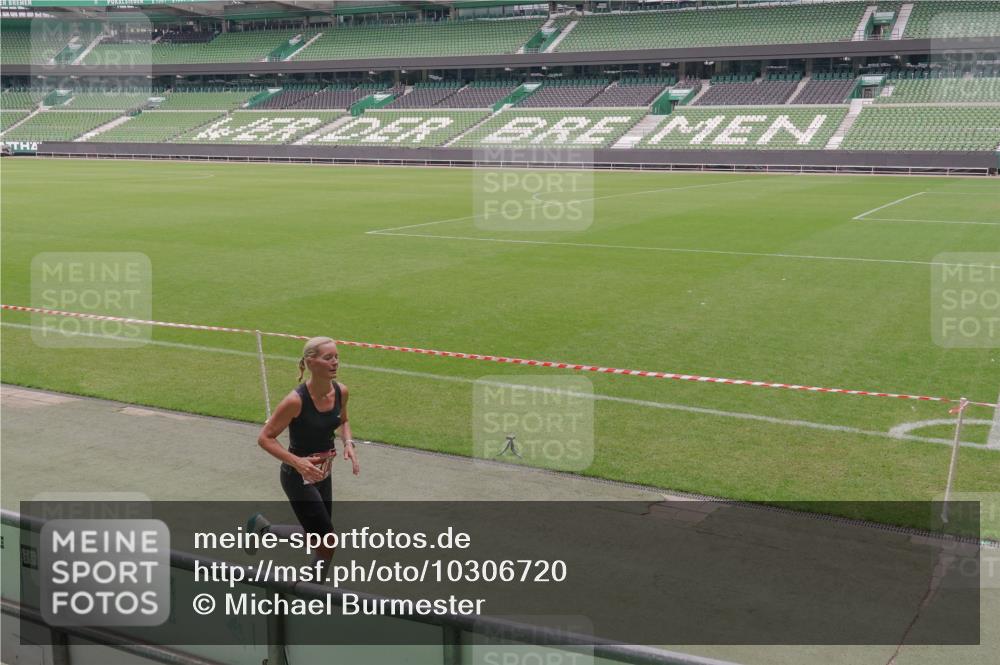 13.09.2026 - 21. swb-Marathon Bremen Michael Burmester http://msf.ph/oto/10306720 13.09.2026 12:28:10 Laufen im Stadion 103, 238, 358, 420, 553, 574, 649, 719, 959, 1161, 1253, 1256, 1352, 1391, 1428, 1525, 1724, 1783, 1917, 2032, 3662, 4264, 149, 289, 798, 814, 1313, 1483, 1490, 1544 meine-sportfotos.de