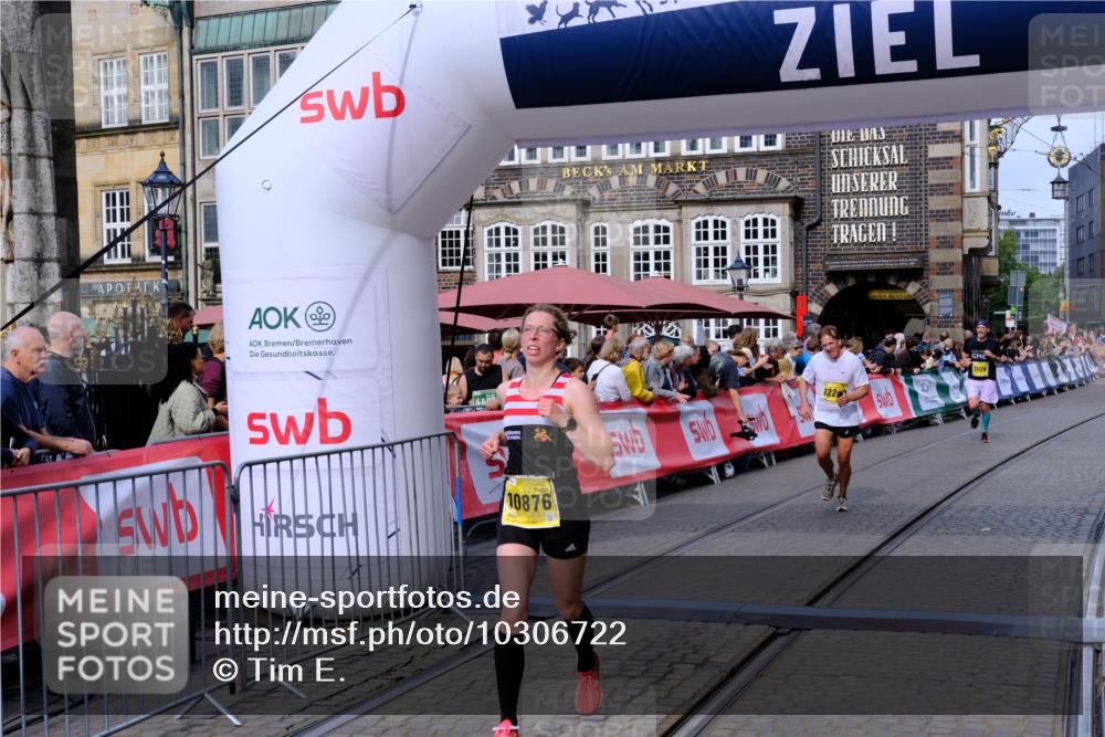 13.09.2026 - 21. swb-Marathon Bremen Tim E. http://msf.ph/oto/10306722 13.09.2026 10:50:23 Ziel 10452, 10593, 10876, 11005, 11111, 11128, 11415, 12240, 12380, 12510 meine-sportfotos.de