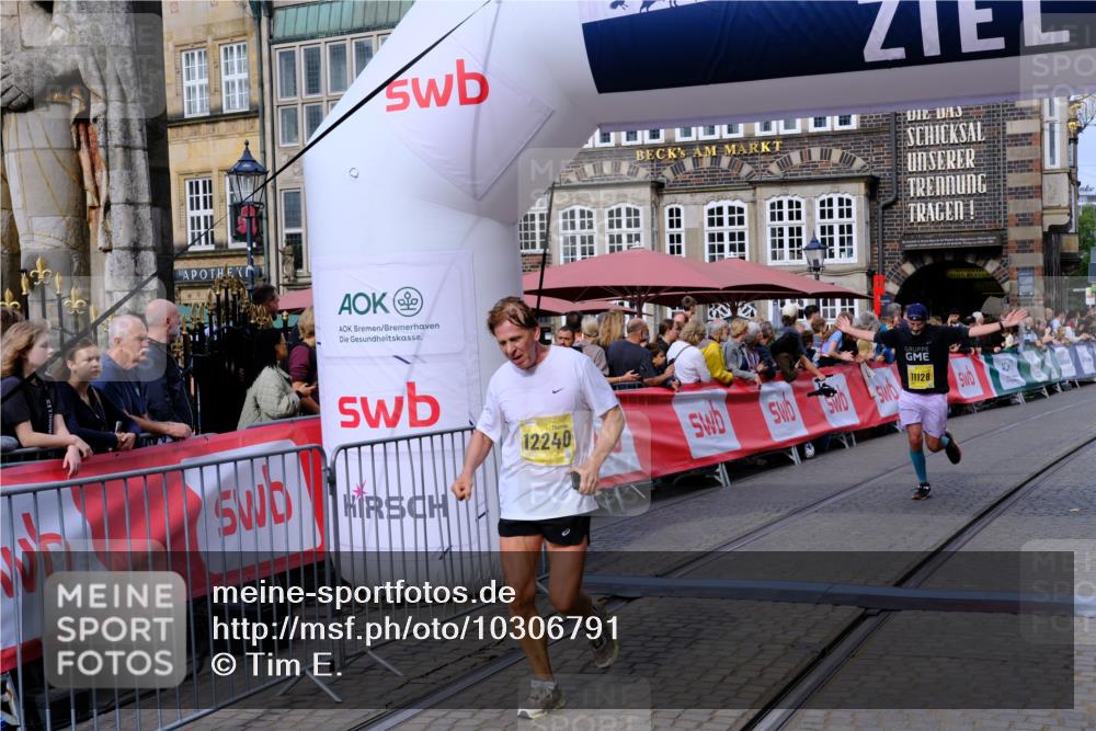 13.09.2026 - 21. swb-Marathon Bremen Tim E. http://msf.ph/oto/10306791 13.09.2026 10:50:25 Ziel 10452, 10876, 11111, 11128, 11178, 11415, 12240, 12269, 12510 meine-sportfotos.de