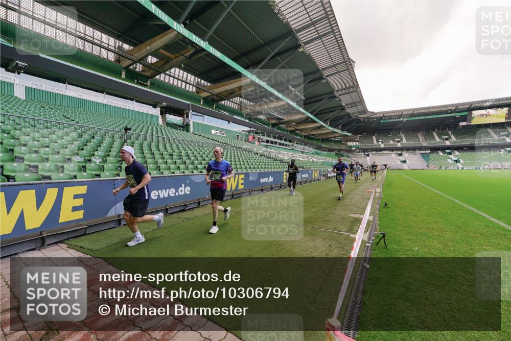 13.09.2026 - 21. swb-Marathon Bremen Michael Burmester http://msf.ph/oto/10306794 13.09.2026 12:59:56 Laufen im Stadion 135, 191, 226, 232, 260, 342, 651, 745, 972, 1080, 1166, 1209, 1368, 1493, 1494, 1516, 1650, 1861, 1935, 1963, 2088, 2210, 2289, 2293, 2306, 2322, 2367, 2427, 2481, 2517, 2570, 2577, 2686, 2700, 2708, 2806, 2807, 2827, 2885, 2899, 2906, 2914, 2953, 2961, 2979, 3015, 3021, 3076, 3098, 3105, 3120, 3124, 3145, 3168, 3173, 3190, 3233, 3273, 3354, 3435, 3480, 3516, 3531, 3642, 3652, 3729, 3774, 3855, 3856, 3861, 3930, 3934 meine-sportfotos.de