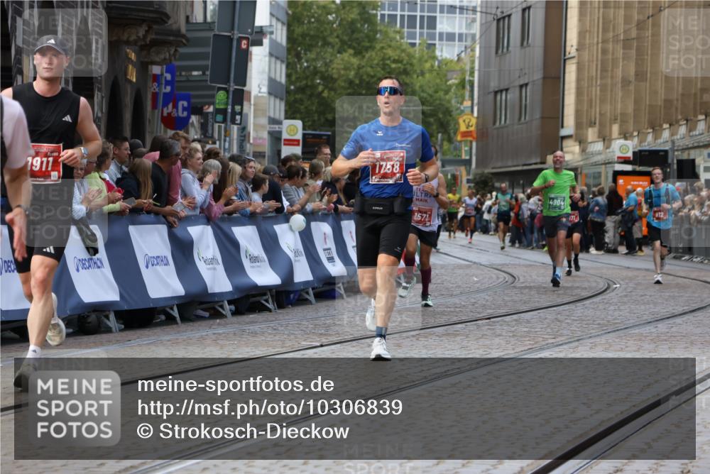 13.09.2026 - 21. swb-Marathon Bremen Strokosch-Dieckow http://msf.ph/oto/10306839 13.09.2026 13:00:28 Ziel 603, 671, 735, 912, 1571, 1758, 1911, 1930, 7015, 7170, 8689, 371, 453, 1136, 1550, 1754, 2141, 4904 meine-sportfotos.de