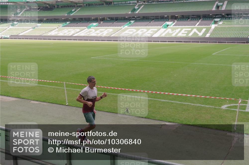 13.09.2026 - 21. swb-Marathon Bremen Michael Burmester http://msf.ph/oto/10306840 13.09.2026 12:29:20 Laufen im Stadion 314, 358, 520, 547, 553, 574, 649, 719, 858, 934, 959, 1161, 1253, 1256, 1391, 1428, 1525, 1724, 1783, 3662, 206, 322, 447, 814, 841, 875, 968, 1187, 1313, 1544, 1840, 2044, 2143 meine-sportfotos.de
