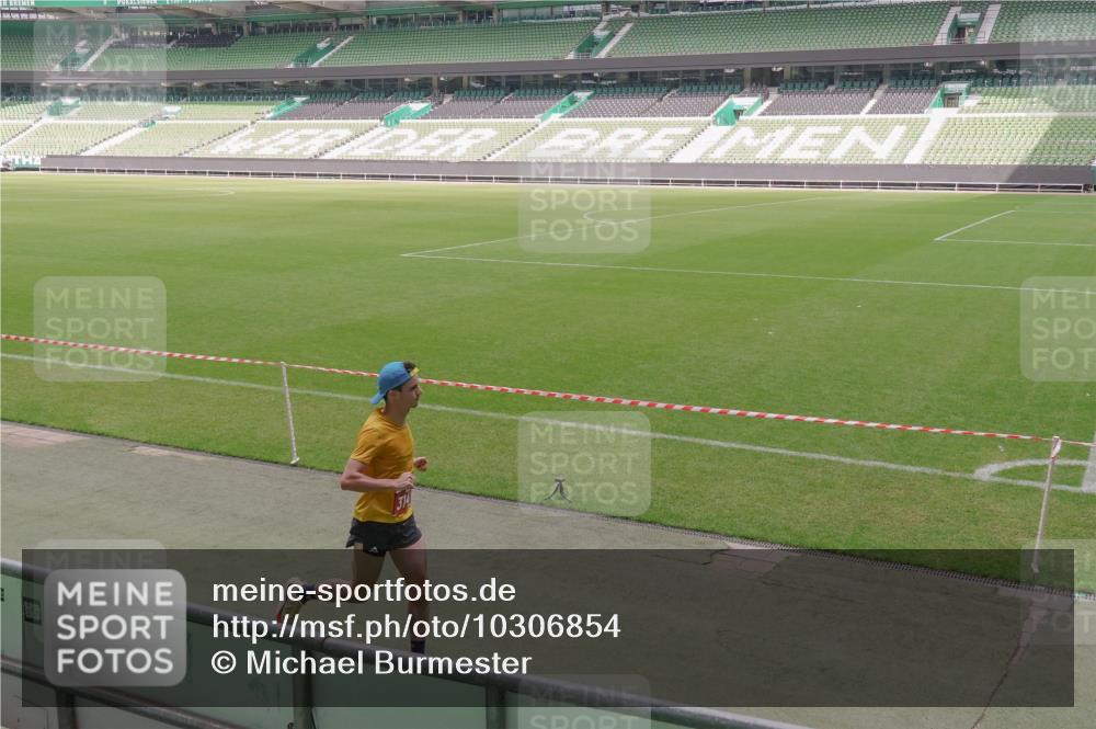 13.09.2026 - 21. swb-Marathon Bremen Michael Burmester http://msf.ph/oto/10306854 13.09.2026 12:29:23 Laufen im Stadion 314, 358, 520, 547, 553, 574, 649, 719, 858, 934, 959, 1253, 1256, 1391, 1428, 1525, 1724, 1783, 3662, 206, 322, 447, 814, 841, 875, 968, 1187, 1313, 1840, 2044, 2143 meine-sportfotos.de