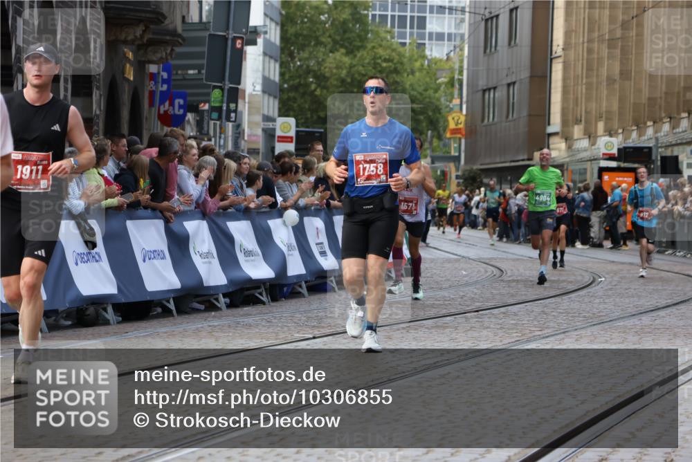 13.09.2026 - 21. swb-Marathon Bremen Strokosch-Dieckow http://msf.ph/oto/10306855 13.09.2026 13:00:28 Ziel 603, 671, 735, 912, 1571, 1758, 1911, 1930, 7015, 7170, 8689, 371, 453, 1136, 1550, 1754, 2141, 4904 meine-sportfotos.de