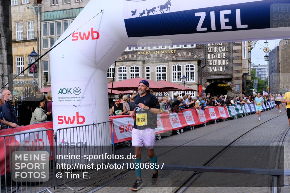 13.09.2026 - 21. swb-Marathon Bremen Tim E. http://msf.ph/oto/10306857 13.09.2026 10:50:27 Ziel 10452, 10876, 11111, 11128, 11178, 11415, 11497, 11499, 12240, 12269, 12510 meine-sportfotos.de