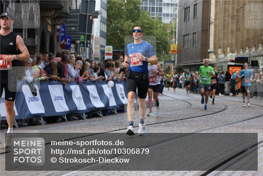 13.09.2026 - 21. swb-Marathon Bremen Strokosch-Dieckow http://msf.ph/oto/10306879 13.09.2026 13:00:28 Ziel 603, 671, 735, 912, 1571, 1758, 1911, 1930, 7015, 7170, 8689, 371, 453, 1136, 1550, 1754, 2141, 4904 meine-sportfotos.de