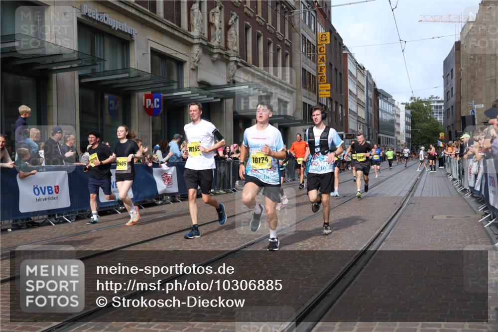 13.09.2026 - 21. swb-Marathon Bremen Strokosch-Dieckow http://msf.ph/oto/10306885 13.09.2026 10:53:44 Ziel 10255, 10579, 10685, 10708, 10822, 10947, 10996, 11010, 11206, 11290, 11329, 11361, 11489, 11596, 11765, 11998, 12075, 12244, 12356, 12405, 12435, 12492, 12515, 13531, 10141, 10174, 10222, 10227, 10478, 10479, 10626, 10684, 10685, 10821, 10838, 10845, 10886, 10905, 11168, 11242, 11379, 11446, 11502, 11590, 11596, 11800, 11950, 12056, 12119, 12308, 12331, 12341, 12492, 13597 meine-sportfotos.de