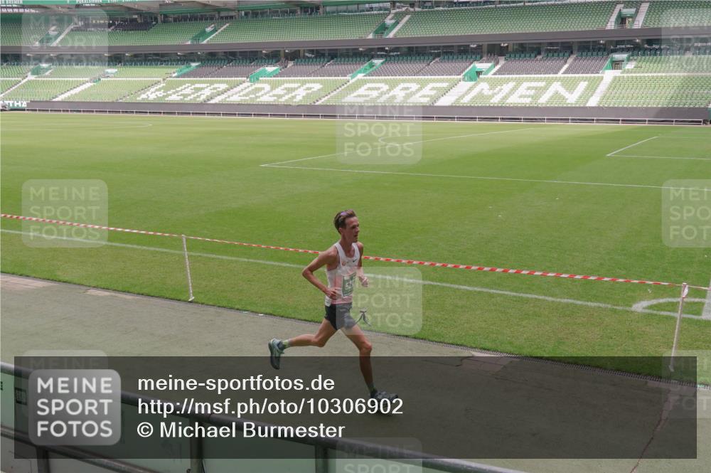 13.09.2026 - 21. swb-Marathon Bremen Michael Burmester http://msf.ph/oto/10306902 13.09.2026 12:29:44 Laufen im Stadion 314, 520, 547, 649, 719, 858, 934, 959, 1168, 1214, 1391, 1428, 1453, 206, 238, 322, 447, 814, 841, 875, 968, 1187, 1840, 2044, 2143 meine-sportfotos.de
