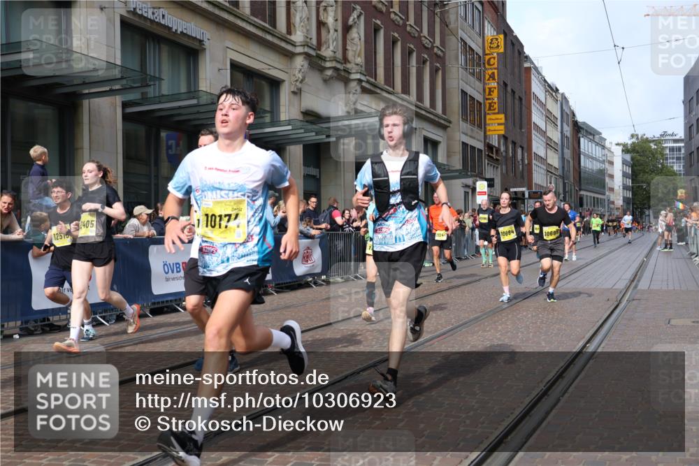 13.09.2026 - 21. swb-Marathon Bremen Strokosch-Dieckow http://msf.ph/oto/10306923 13.09.2026 10:53:45 Ziel 10255, 10579, 10708, 10822, 10947, 10996, 11010, 11206, 11290, 11329, 11361, 11489, 11765, 11989, 11998, 12075, 12244, 12356, 12405, 12435, 12515, 13531, 10141, 10174, 10222, 10227, 10478, 10479, 10626, 10684, 10685, 10821, 10838, 10845, 10886, 10905, 11242, 11446, 11489, 11502, 11590, 11596, 11800, 11950, 12056, 12119, 12308, 12331, 12341, 12405, 12492, 13597 meine-sportfotos.de