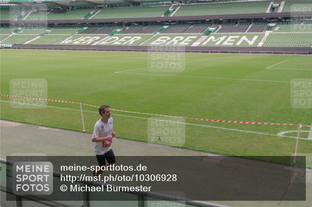 13.09.2026 - 21. swb-Marathon Bremen Michael Burmester http://msf.ph/oto/10306928 13.09.2026 12:30:10 Laufen im Stadion 314, 520, 547, 719, 858, 934, 959, 1168, 1214, 1357, 1453, 1639, 5212, 6485, 103, 206, 238, 322, 447, 841, 875, 968, 1187, 1352, 1840, 2032, 2044, 2143 meine-sportfotos.de