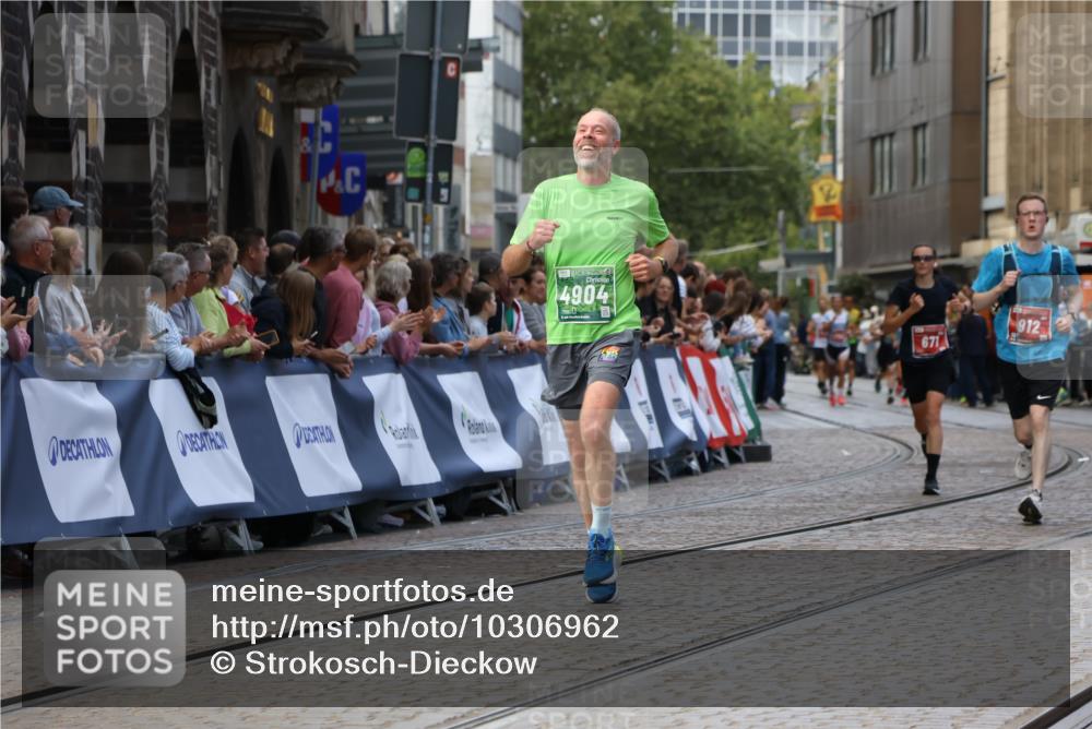 13.09.2026 - 21. swb-Marathon Bremen Strokosch-Dieckow http://msf.ph/oto/10306962 13.09.2026 13:00:34 Ziel 671, 912, 1571, 1758, 1911, 1930, 2683, 5776, 7015, 7170, 8689, 371, 453, 2141, 4904, 8749 meine-sportfotos.de