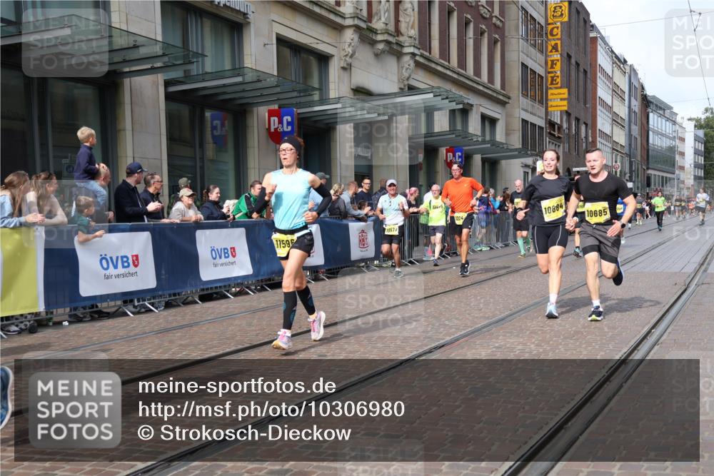 13.09.2026 - 21. swb-Marathon Bremen Strokosch-Dieckow http://msf.ph/oto/10306980 13.09.2026 10:53:46 Ziel 10255, 10579, 10708, 10822, 10947, 10996, 11010, 11206, 11290, 11329, 11361, 11476, 11765, 11989, 11998, 12075, 12244, 12356, 12435, 12515, 13531, 10141, 10174, 10222, 10227, 10478, 10479, 10626, 10684, 10685, 10821, 10838, 10845, 10886, 10905, 11242, 11446, 11489, 11502, 11590, 11596, 11800, 11950, 12056, 12119, 12308, 12331, 12341, 12405, 12492, 12515, 13597 meine-sportfotos.de