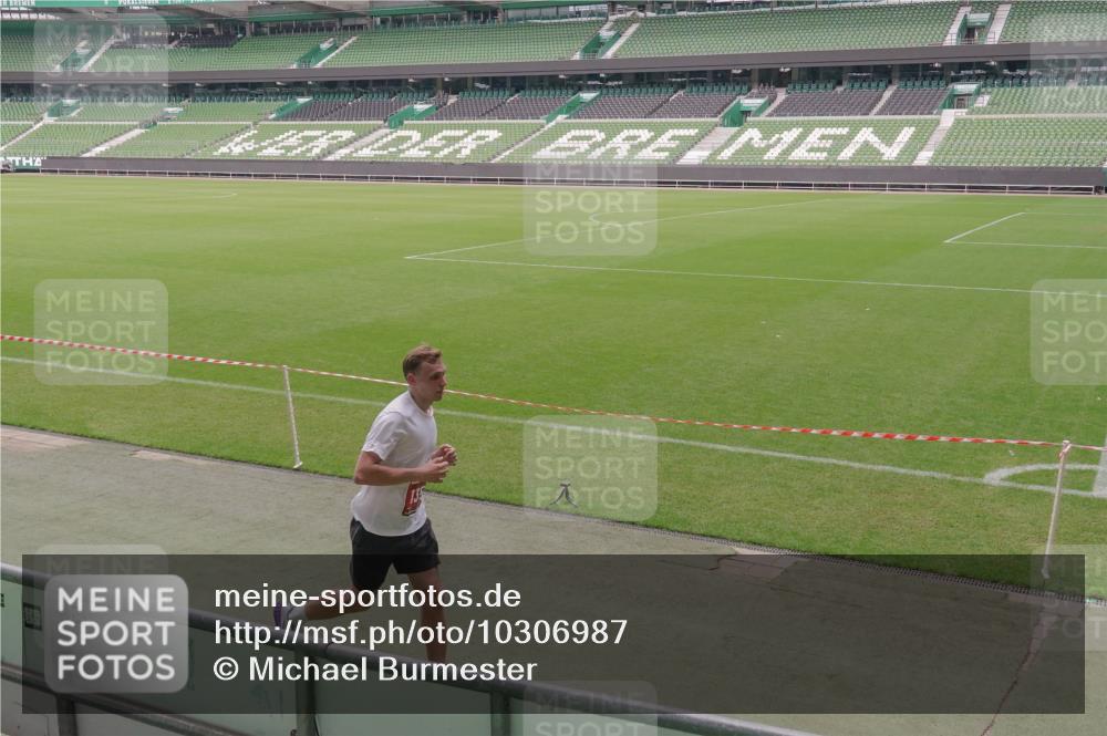 13.09.2026 - 21. swb-Marathon Bremen Michael Burmester http://msf.ph/oto/10306987 13.09.2026 12:30:42 Laufen im Stadion 314, 520, 547, 573, 1168, 1214, 1357, 1453, 1639, 4474, 5212, 6485, 6507, 8285, 103, 206, 238, 322, 420, 553, 574, 841, 875, 1161, 1256, 1352, 1724, 1917, 2032, 3662, 4264 meine-sportfotos.de