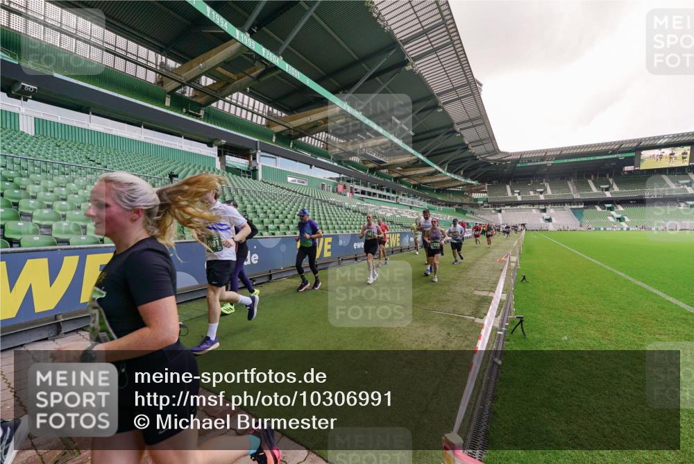 13.09.2026 - 21. swb-Marathon Bremen Michael Burmester http://msf.ph/oto/10306991 13.09.2026 13:00:26 Laufen im Stadion 135, 191, 226, 232, 242, 260, 318, 342, 440, 651, 687, 745, 972, 1080, 1166, 1209, 1368, 1493, 1494, 1516, 1650, 1861, 1935, 1963, 2088, 2210, 2289, 2293, 2306, 2322, 2370, 2409, 2427, 2481, 2485, 2490, 2517, 2560, 2561, 2570, 2627, 2658, 2686, 2700, 2708, 2781, 2806, 2827, 2899, 2906, 2914, 2953, 2961, 2967, 2979, 3015, 3076, 3105, 3124, 3145, 3168, 3173, 3190, 3233, 3273, 3354, 3375, 3385, 3480, 3516, 3524, 3531, 3642, 3652, 3729, 3774, 3855, 3856, 3861, 3930, 3934 meine-sportfotos.de