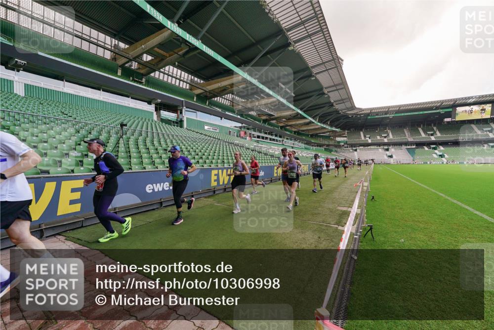 13.09.2026 - 21. swb-Marathon Bremen Michael Burmester http://msf.ph/oto/10306998 13.09.2026 13:00:26 Laufen im Stadion 135, 191, 226, 232, 242, 260, 318, 342, 440, 651, 687, 745, 972, 1080, 1166, 1209, 1368, 1493, 1494, 1516, 1650, 1861, 1935, 1963, 2088, 2210, 2289, 2293, 2306, 2322, 2370, 2409, 2427, 2481, 2485, 2490, 2517, 2560, 2561, 2570, 2627, 2658, 2686, 2700, 2708, 2781, 2806, 2827, 2899, 2906, 2914, 2953, 2961, 2967, 2979, 3015, 3076, 3105, 3124, 3145, 3168, 3173, 3190, 3233, 3273, 3354, 3375, 3385, 3480, 3516, 3524, 3531, 3642, 3652, 3729, 3774, 3855, 3856, 3861, 3930, 3934 meine-sportfotos.de