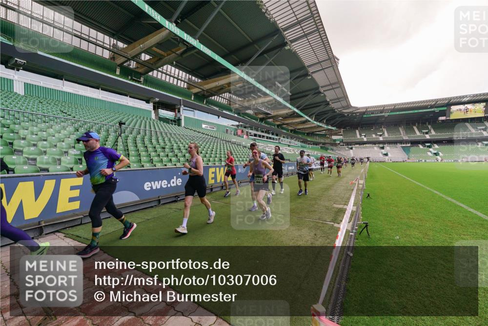 13.09.2026 - 21. swb-Marathon Bremen Michael Burmester http://msf.ph/oto/10307006 13.09.2026 13:00:27 Laufen im Stadion 135, 191, 226, 232, 242, 260, 318, 342, 440, 651, 687, 745, 972, 1080, 1166, 1209, 1368, 1493, 1494, 1516, 1650, 1861, 1935, 1963, 2088, 2210, 2289, 2293, 2306, 2322, 2370, 2409, 2427, 2481, 2485, 2490, 2517, 2560, 2561, 2570, 2627, 2658, 2686, 2700, 2708, 2781, 2806, 2827, 2899, 2906, 2914, 2953, 2961, 2967, 2979, 3015, 3076, 3105, 3124, 3145, 3168, 3173, 3190, 3273, 3354, 3375, 3385, 3480, 3516, 3524, 3531, 3642, 3652, 3729, 3774, 3855, 3856, 3861, 3930, 3934 meine-sportfotos.de
