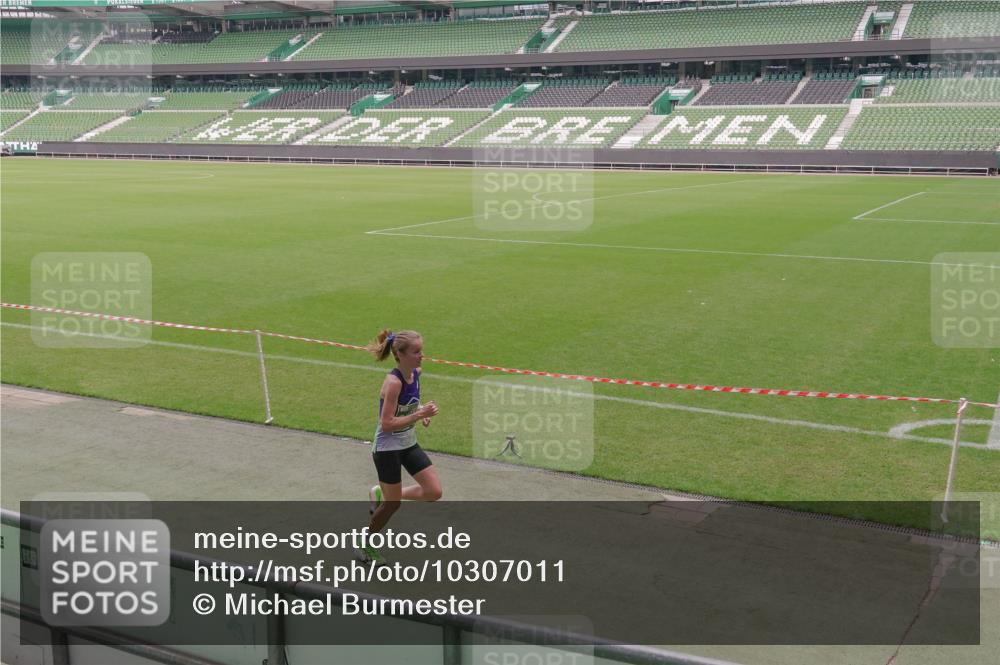 13.09.2026 - 21. swb-Marathon Bremen Michael Burmester http://msf.ph/oto/10307011 13.09.2026 12:30:55 Laufen im Stadion 314, 417, 573, 1168, 1214, 1357, 1453, 1639, 4474, 5212, 6485, 6507, 8285, 103, 206, 238, 322, 358, 420, 553, 574, 841, 1161, 1253, 1256, 1352, 1525, 1724, 1783, 1917, 2032, 3662, 4264 meine-sportfotos.de