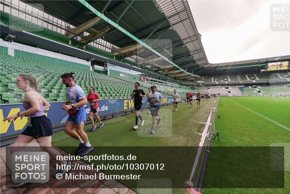 13.09.2026 - 21. swb-Marathon Bremen Michael Burmester http://msf.ph/oto/10307012 13.09.2026 13:00:28 Laufen im Stadion 135, 191, 232, 242, 260, 318, 342, 440, 651, 687, 745, 1080, 1166, 1209, 1368, 1493, 1494, 1516, 1650, 1861, 1935, 1963, 2088, 2210, 2289, 2293, 2306, 2322, 2370, 2409, 2427, 2481, 2485, 2490, 2491, 2517, 2560, 2561, 2570, 2627, 2658, 2686, 2700, 2708, 2781, 2806, 2827, 2899, 2906, 2914, 2953, 2961, 2967, 2979, 3015, 3076, 3105, 3124, 3145, 3168, 3173, 3190, 3273, 3354, 3375, 3385, 3480, 3516, 3524, 3531, 3642, 3652, 3729, 3774, 3855, 3856, 3861, 3930 meine-sportfotos.de