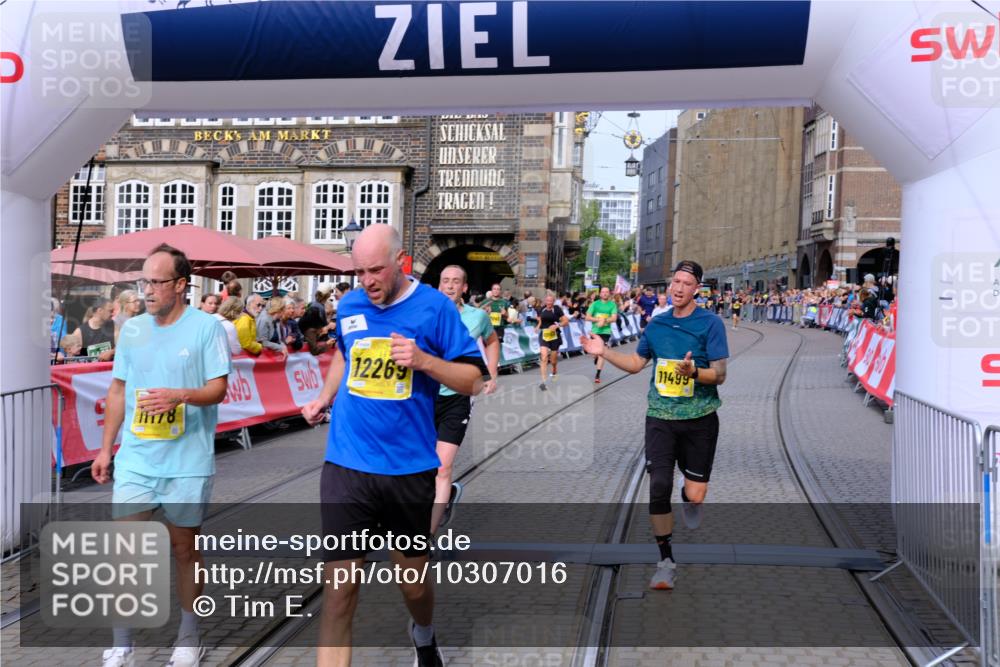 13.09.2026 - 21. swb-Marathon Bremen Tim E. http://msf.ph/oto/10307016 13.09.2026 10:50:34 Ziel 10170, 10233, 10876, 10923, 11111, 11128, 11178, 11497, 11499, 11622, 11680, 12045, 12240, 12269, 13562 meine-sportfotos.de