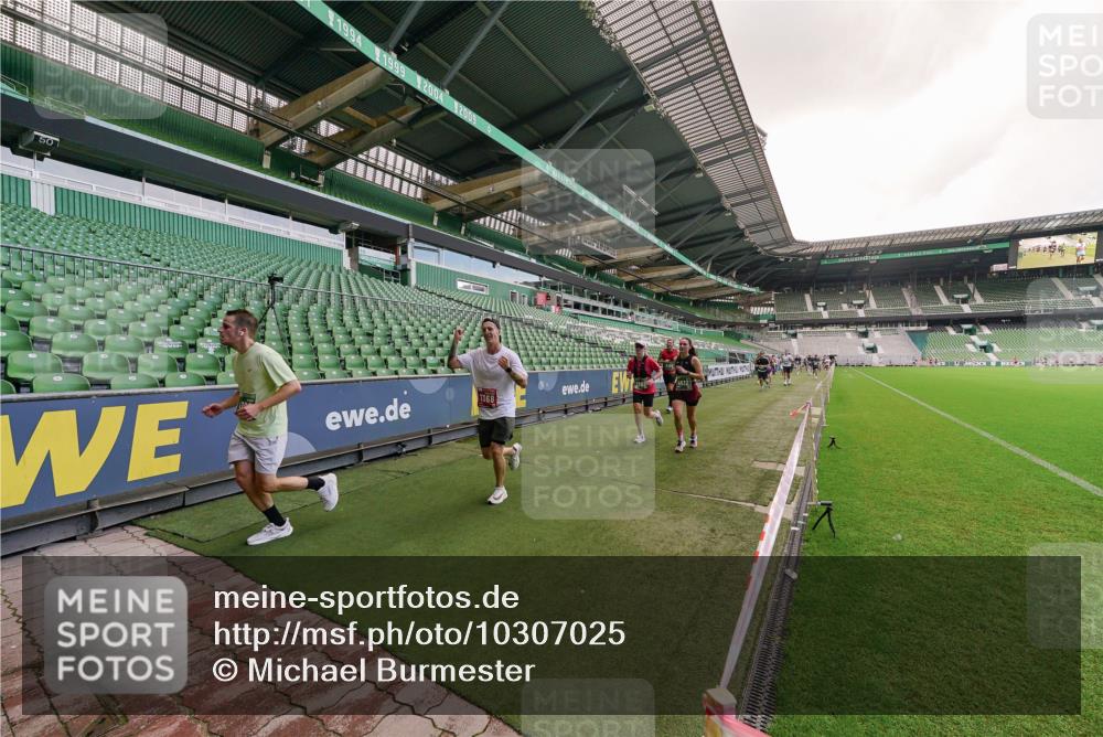 13.09.2026 - 21. swb-Marathon Bremen Michael Burmester http://msf.ph/oto/10307025 13.09.2026 13:00:30 Laufen im Stadion 135, 191, 232, 242, 260, 318, 342, 440, 651, 687, 745, 1080, 1166, 1209, 1368, 1493, 1494, 1516, 1650, 1861, 1935, 1963, 2088, 2210, 2289, 2293, 2306, 2322, 2370, 2409, 2427, 2481, 2485, 2490, 2491, 2517, 2560, 2561, 2570, 2627, 2658, 2686, 2700, 2708, 2781, 2806, 2827, 2899, 2906, 2914, 2953, 2961, 2967, 3015, 3076, 3105, 3124, 3145, 3168, 3173, 3190, 3273, 3354, 3375, 3385, 3480, 3516, 3524, 3526, 3531, 3642, 3652, 3729, 3774, 3855, 3856, 3861, 3930 meine-sportfotos.de