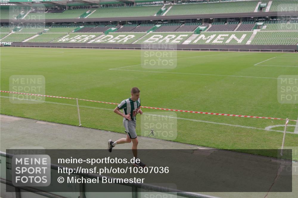 13.09.2026 - 21. swb-Marathon Bremen Michael Burmester http://msf.ph/oto/10307036 13.09.2026 12:31:40 Laufen im Stadion 417, 482, 573, 668, 943, 1020, 1126, 1168, 1214, 1357, 1507, 1639, 2100, 4474, 5212, 6485, 6507, 8044, 8285, 103, 358, 420, 553, 574, 649, 719, 959, 1161, 1253, 1256, 1352, 1391, 1428, 1525, 1724, 1783, 1917, 2032, 3662, 4264 meine-sportfotos.de