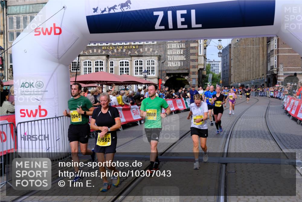 13.09.2026 - 21. swb-Marathon Bremen Tim E. http://msf.ph/oto/10307043 13.09.2026 10:50:40 Ziel 10170, 10233, 10525, 10840, 10923, 11111, 11178, 11497, 11499, 11622, 11680, 11742, 12045, 12078, 12269, 12447, 13562 meine-sportfotos.de