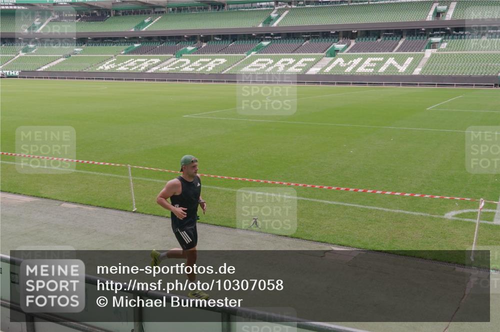 13.09.2026 - 21. swb-Marathon Bremen Michael Burmester http://msf.ph/oto/10307058 13.09.2026 12:31:55 Laufen im Stadion 417, 482, 573, 668, 943, 1020, 1126, 1357, 1507, 1606, 1629, 1639, 2100, 4474, 5212, 6485, 6507, 8044, 8285, 358, 420, 553, 574, 649, 719, 858, 934, 959, 1161, 1253, 1256, 1352, 1391, 1428, 1525, 1724, 1783, 1917, 2032, 3662, 4264 meine-sportfotos.de