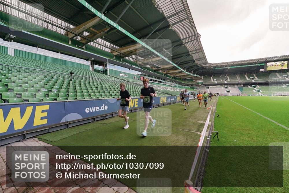 13.09.2026 - 21. swb-Marathon Bremen Michael Burmester http://msf.ph/oto/10307099 13.09.2026 13:00:43 Laufen im Stadion 135, 232, 242, 260, 282, 318, 342, 440, 651, 687, 745, 1080, 1166, 1209, 1368, 1448, 1493, 1494, 1582, 1650, 1861, 1896, 1935, 1963, 2088, 2289, 2293, 2306, 2322, 2370, 2409, 2427, 2481, 2485, 2490, 2491, 2517, 2560, 2561, 2570, 2627, 2658, 2686, 2700, 2708, 2781, 2806, 2899, 2906, 2914, 2953, 2961, 2967, 3015, 3076, 3105, 3124, 3145, 3168, 3173, 3190, 3273, 3354, 3372, 3374, 3375, 3385, 3480, 3524, 3526, 3531, 3642, 3652, 3729, 3774, 3855, 3856, 3861, 3930 meine-sportfotos.de